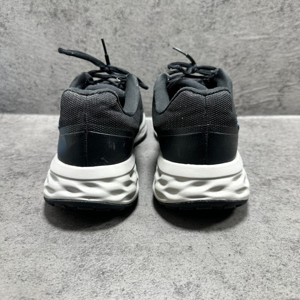 032-Nike